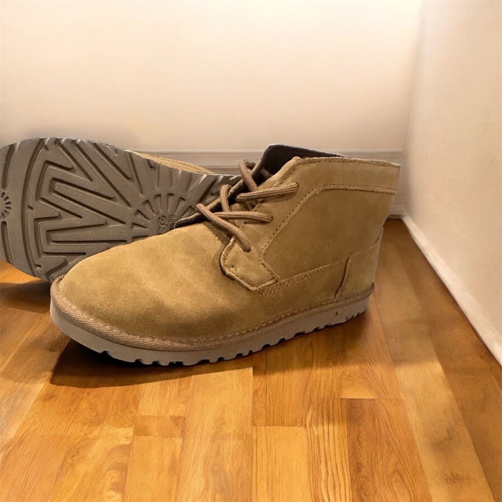 UGG Boys size 3 Chestnut suede Chukka style
